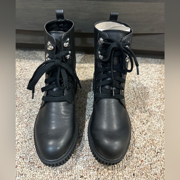 NEW Le Chateau Ankle Boots - Picture 6 of 9